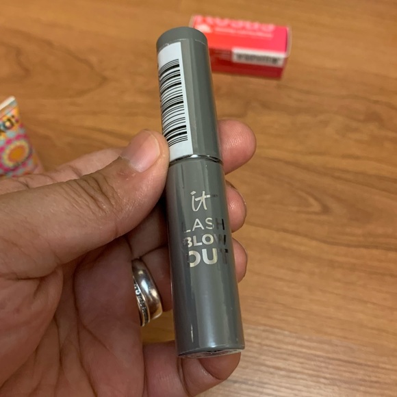 amika, kosas and IT make up hair care bundle travel size - Picture 6 of 7